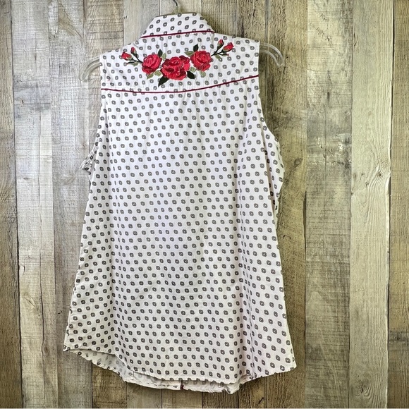 Rock & Roll Cowgirl size Large Collared Sleeveless Snap Front Embroidered Top - Picture 2 of 10